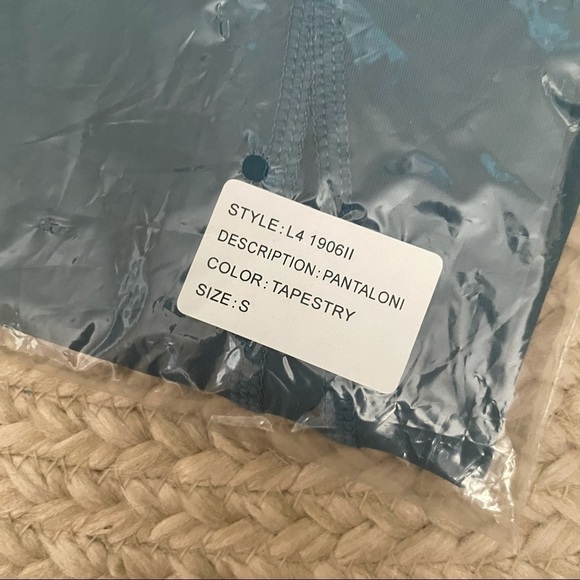 IRIS & INK REVOLVE Bonnie cropped perforated stretch leggings in tapestry - Picture 4 of 4